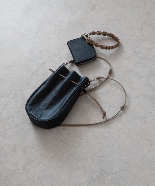 Senti（センティ）の「Dyneema Leather MEDICINE BAG M+HAND STRAP / ダイニーマレザー メディスンバッグ M+ハンドストラップ（ショルダーバッグ・メンズ・ブラック/ブラック系その他・FREE）」の16枚目の写真
