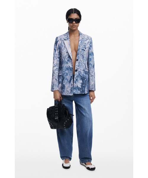Desigual(デシグアル)の「フォトグラフィックプリント ブルーレギュラーフィットブレザー(テーラードジャケット・レディース・ブルー・M/L/XL/S/XS)」の5枚目の写真