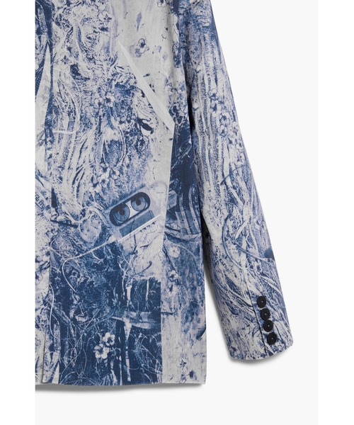 Desigual(デシグアル)の「フォトグラフィックプリント ブルーレギュラーフィットブレザー(テーラードジャケット・レディース・ブルー・M/L/XL/S/XS)」の4枚目の写真