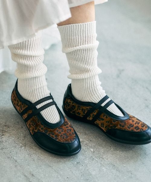 LEPSIM（レプシィム）の「ストラップバレエスニーパー　636592（パンプス・レディース・ブラック/シルバー/レオパード・MEDIUM/LARGE）」の3枚目の写真