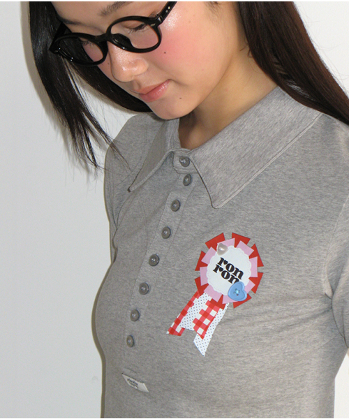 RONRON(ロンロン)の「ROSETTE BUTTON HENRYNECK LONG SLEEVE GREY(Tシャツ/カットソー・レディース・その他・FREE)」の2枚目の写真