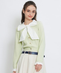 REDYAZEL（レディアゼル）の「エンブレムボタンケーブルリボンタイニットトップス（ニット/セーター）」