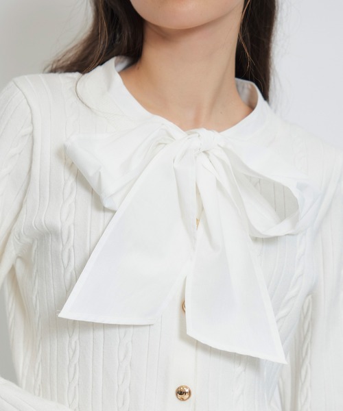 REDYAZEL(レディアゼル)の「エンブレムボタンケーブルリボンタイニットトップス(ニット/セーター・レディース・ネイビー/ブラック/オフホワイト/ミント・FREE)」の13枚目の写真