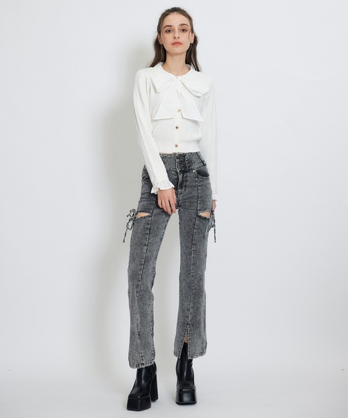 REDYAZEL(レディアゼル)の「エンブレムボタンケーブルリボンタイニットトップス(ニット/セーター・レディース・ネイビー/ブラック/オフホワイト/ミント・FREE)」の7枚目の写真