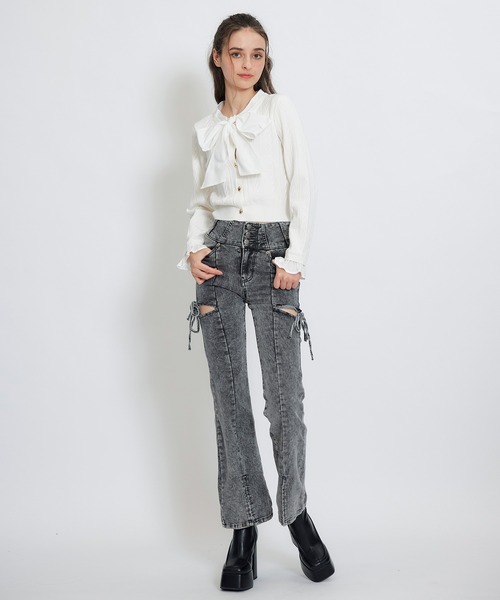 REDYAZEL(レディアゼル)の「エンブレムボタンケーブルリボンタイニットトップス(ニット/セーター・レディース・ネイビー/ブラック/オフホワイト/ミント・FREE)」の8枚目の写真