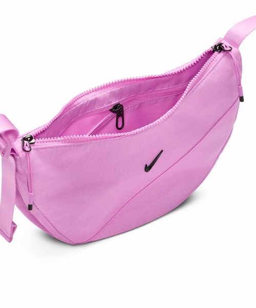 NIKE(ナイキ)の「ナイキ オーラ クレセント クロスボディバッグ (4L) / Nike Aura Crescent Crossbody Bag (4L) HQ4370-503 Light Magenta(ボディバッグ/ウエストポーチ・メンズ・パープル系その他2・ONE SIZE)」の4枚目の写真