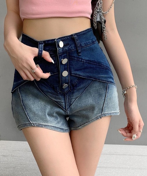 GLAMOROUS JANE(グラマラスジェーン)の「グラデーションデニムショートパンツ(デニムパンツ・レディース・ブルー・L/M)」の4枚目の写真