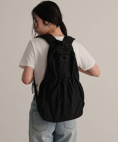 attiree(アティレー)の「ドローストリングバックバッグ リュック(バックパック/リュック・レディース・ブラック/ベージュ・FREE)」の1枚目の写真