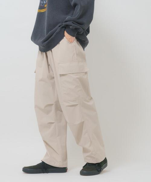 ITEMS URBANRESEARCH（アイテムズ アーバンリサーチ）の「高機能 ウエストイージーポリカーゴパンツ（その他パンツ・メンズ・チャコールグレー/アイボリー/ブラック/カーキ・LARGE/MEDIUM/SMALL）」の5枚目の写真