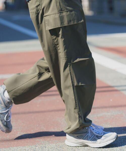ITEMS URBANRESEARCH（アイテムズ アーバンリサーチ）の「高機能 ウエストイージーポリカーゴパンツ（その他パンツ・メンズ・チャコールグレー/アイボリー/ブラック/カーキ・LARGE/MEDIUM/SMALL）」の21枚目の写真