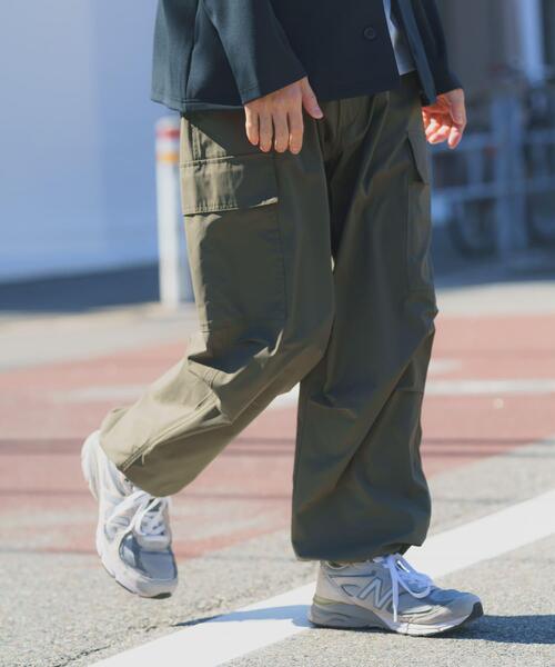 ITEMS URBANRESEARCH（アイテムズ アーバンリサーチ）の「高機能 ウエストイージーポリカーゴパンツ（その他パンツ・メンズ・チャコールグレー/アイボリー/ブラック/カーキ・LARGE/MEDIUM/SMALL）」の22枚目の写真