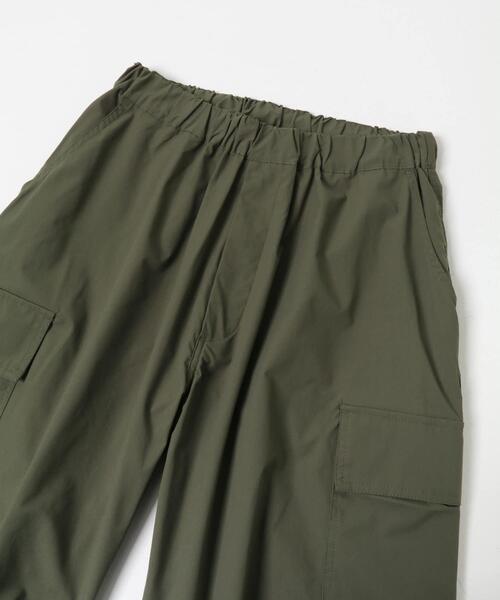 ITEMS URBANRESEARCH(アイテムズ アーバンリサーチ)の「『接触冷感/イージーケア』高機能 ウエストイージーポリカーゴパンツ(その他パンツ・メンズ・チャコールグレー/アイボリー/ブラック/カーキ・LARGE/MEDIUM/SMALL)」の21枚目の写真