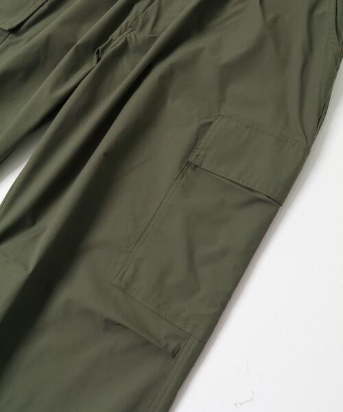ITEMS URBANRESEARCH(アイテムズ アーバンリサーチ)の「『接触冷感/イージーケア』高機能 ウエストイージーポリカーゴパンツ(その他パンツ・メンズ・チャコールグレー/アイボリー/ブラック/カーキ・LARGE/MEDIUM/SMALL)」の18枚目の写真
