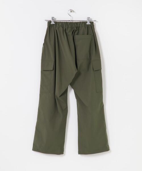ITEMS URBANRESEARCH(アイテムズ アーバンリサーチ)の「『接触冷感/イージーケア』高機能 ウエストイージーポリカーゴパンツ(その他パンツ・メンズ・チャコールグレー/アイボリー/ブラック/カーキ・LARGE/MEDIUM/SMALL)」の16枚目の写真