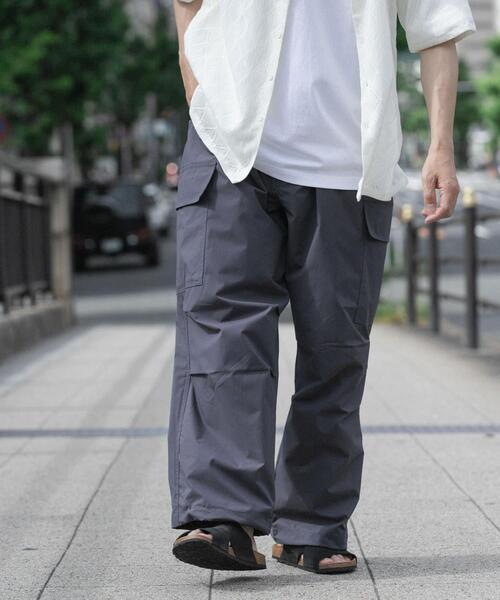 ITEMS URBANRESEARCH(アイテムズ アーバンリサーチ)の「『接触冷感/イージーケア』高機能 ウエストイージーポリカーゴパンツ(その他パンツ・メンズ・チャコールグレー/アイボリー/ブラック/カーキ・LARGE/MEDIUM/SMALL)」の17枚目の写真