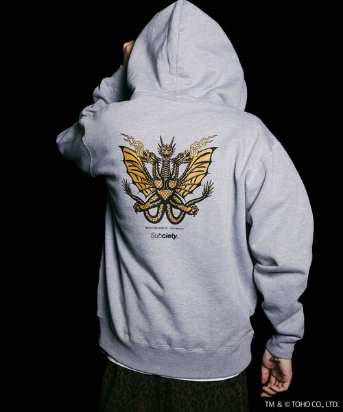 Subciety(サブサエティ)の「GODZILLA VS. KING GHIDORAH 1991 hoodie(ベスト・メンズ・グレー/ブラック・LARGE/MEDIUM/X-LARGE)」の4枚目の写真