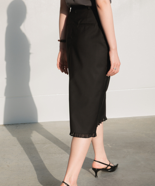 DEHEVE（デヘヴェ）の「Strap Point Frill Skirt [Black]（スカート・レディース・ブラック・SMALL/MEDIUM）」の2枚目の写真