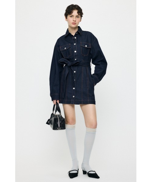 MOUSSY(マウジー)の「BELTED DENIM MINI ドレス(ワンピース・レディース・ブルー/ワンウォッシュ・1/2)」の5枚目の写真