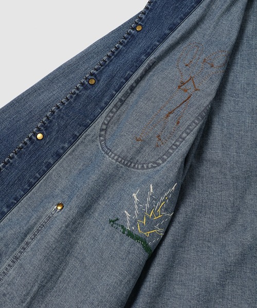 KHOKI（コッキ）の「Hand-Embroidered Denim Coverall（デニムジャケット・メンズ・ブラック/インディゴブルー・3）」の4枚目の写真