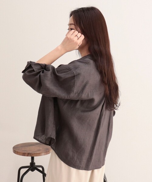 fredy emue(フレディエミュ)の「LINEN100 クロップドシャツ(シャツ/ブラウス・レディース・ブルー系その他/チャコールグレー/ベージュ/ベビーピンク/ベージュ系その他・38)」の13枚目の写真