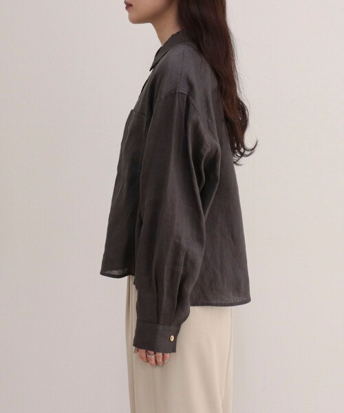 fredy emue(フレディエミュ)の「LINEN100 クロップドシャツ(シャツ/ブラウス・レディース・ブルー系その他/チャコールグレー/ベージュ/ベビーピンク/ベージュ系その他・38)」の16枚目の写真