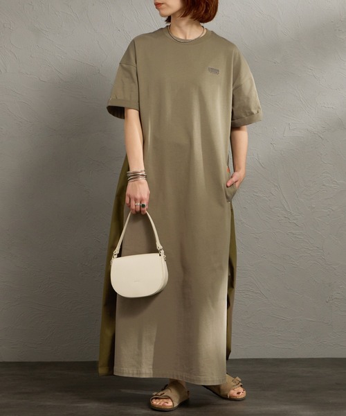 UNIVERSAL OVERALL（ユニバーサルオーバーオール）の「【WEB先行予約】[UNIVERSAL OVERALL/ユニバーサルオーバーオール] 別注 異素材切り替え マキシ丈ワンピース（ワンピース・レディース・グレイッシュベージュ/ブラック/チャコールグレー・F）」の5枚目の写真