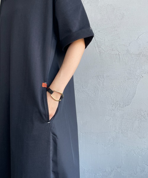 UNIVERSAL OVERALL（ユニバーサルオーバーオール）の「【WEB先行予約】[UNIVERSAL OVERALL/ユニバーサルオーバーオール] 別注 異素材切り替え マキシ丈ワンピース（ワンピース・レディース・グレイッシュベージュ/ブラック/チャコールグレー・F）」の16枚目の写真