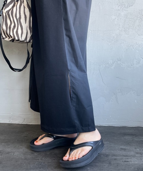 UNIVERSAL OVERALL（ユニバーサルオーバーオール）の「【WEB先行予約】[UNIVERSAL OVERALL/ユニバーサルオーバーオール] 別注 異素材切り替え マキシ丈ワンピース（ワンピース・レディース・グレイッシュベージュ/ブラック/チャコールグレー・F）」の17枚目の写真