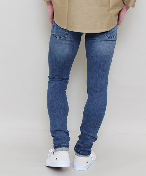 Lui's（ルイス）の「Lui's(ルイス) スキニーデニムパンツ（デニムパンツ・メンズ・ブルー/ライトブルー・MEDIUM/SMALL/LARGE/X-SMALL）」の4枚目の写真