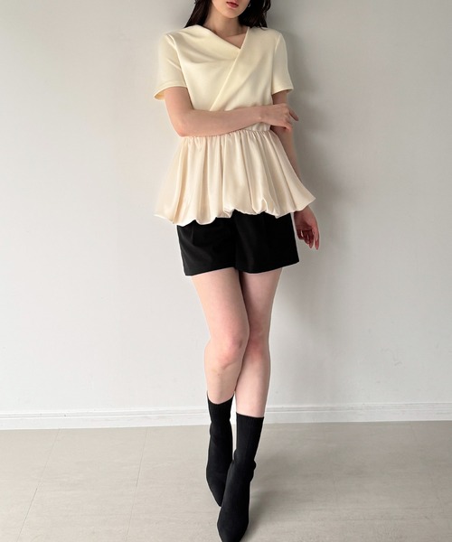 junoah(ジュノア)の「半袖ドレープペプラムバルーンカットトップス(シャツ/ブラウス・レディース・アイボリー/ブラック/ネイビー/ホワイト/ライトブルー・LARGE/MEDIUM/SMALL)」の14枚目の写真