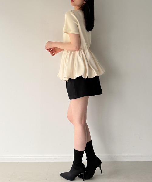 junoah(ジュノア)の「半袖ドレープペプラムバルーンカットトップス(シャツ/ブラウス・レディース・アイボリー/ブラック/ネイビー/ホワイト/ライトブルー・LARGE/MEDIUM/SMALL)」の16枚目の写真