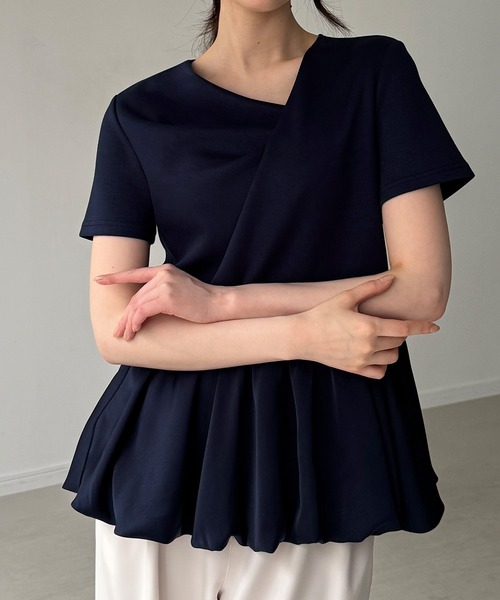 junoah(ジュノア)の「半袖ドレープペプラムバルーンカットトップス(シャツ/ブラウス・レディース・アイボリー/ブラック/ネイビー/ホワイト/ライトブルー・LARGE/MEDIUM/SMALL)」の21枚目の写真