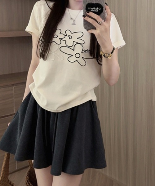 pyornim(ピョルニム)の「フラワー 刺繍 半袖 Tシャツ(Tシャツ/カットソー・レディース・グレー/ホワイト/アイボリー・F)」の17枚目の写真