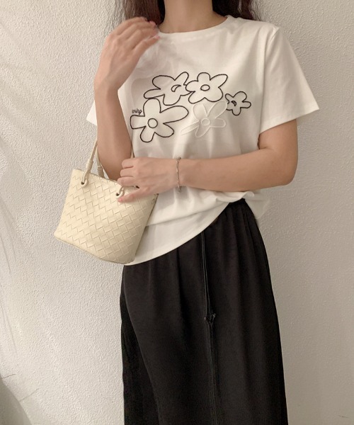 pyornim(ピョルニム)の「フラワー 刺繍 半袖 Tシャツ(Tシャツ/カットソー・レディース・グレー/ホワイト/アイボリー・F)」の19枚目の写真
