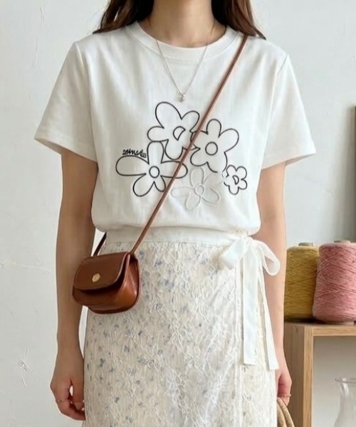 pyornim(ピョルニム)の「フラワー 刺繍 半袖 Tシャツ(Tシャツ/カットソー・レディース・グレー/ホワイト/アイボリー・F)」の9枚目の写真