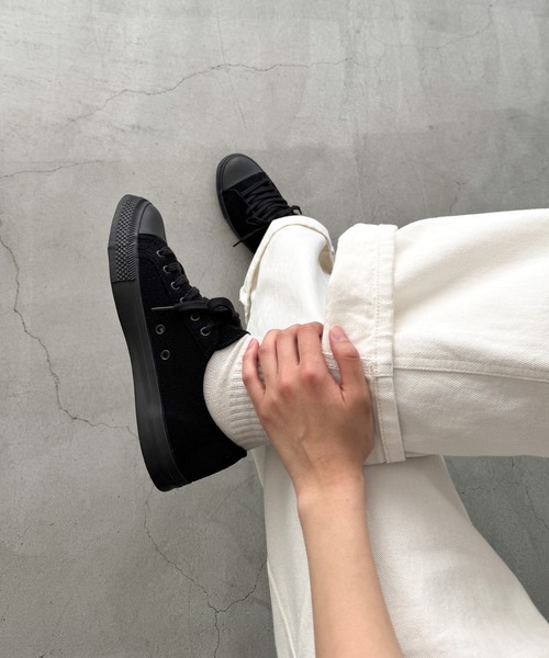 CANAL JEAN（キャナルジーン）の「BUG BLUE　ローカットスニーカー（スニーカー・レディース・ブラック・24.5/24/27.5/26.5/25）」の5枚目の写真