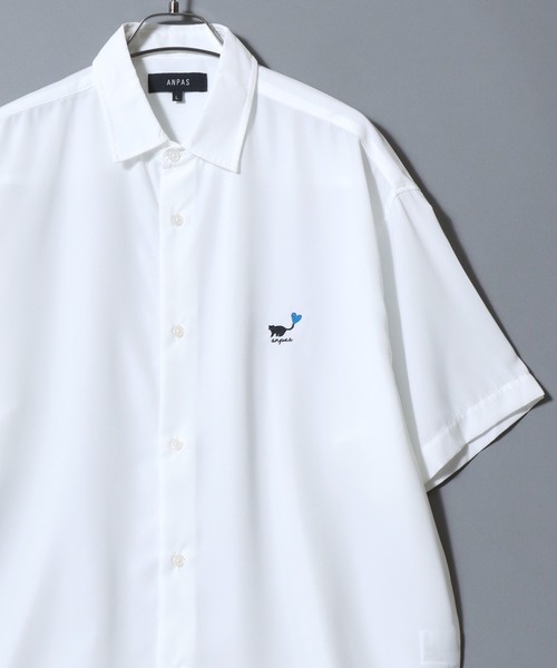 ANPAS(アンパス)の「Cat & Heart Embroidery Short-Sleeve Poly Twill Shirt /猫&ハート ワンポイント刺繍 半袖シャツ メンズ レディース トップス オーバーサイズ ねこ ネコ(シャツ/ブラウス・メンズ・ブラック系3/ホワイト系3/ブラック系2/ブラック系1/ブラック系/ホワイト系2/ホワイト系1/ホワイト系・L/M)」の4枚目の写真