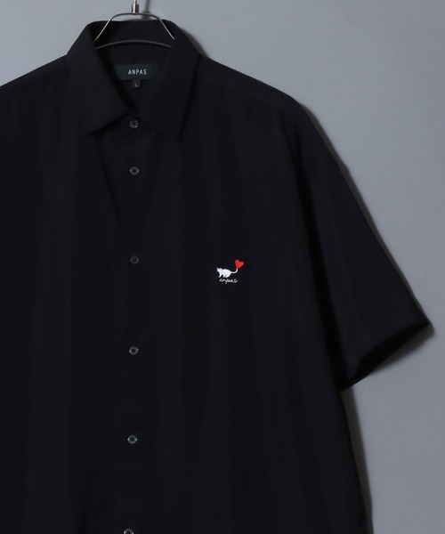ANPAS(アンパス)の「Cat & Heart Embroidery Short-Sleeve Poly Twill Shirt /猫&ハート ワンポイント刺繍 半袖シャツ メンズ レディース トップス オーバーサイズ ねこ ネコ(シャツ/ブラウス・メンズ・ブラック系3/ホワイト系3/ブラック系2/ブラック系1/ブラック系/ホワイト系2/ホワイト系1/ホワイト系・L/M)」の7枚目の写真