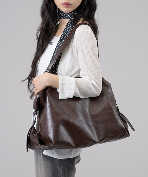 apres jour mignon(アプレジュールミニョン)の「【apresjour mignon×ARIAZ】フェイクレザーBigボストンバッグ(ハンドバッグ・レディース・ブラック/ダークブラウン/ライトブラウン・ONESIZE)」の4枚目の写真