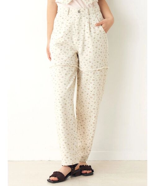 CALNAMUR(カルナムール)の「ツイルフラワーロングパンツ(デニムパンツ・レディース・ブルー/ピンク・SMALL/MEDIUM)」の2枚目の写真