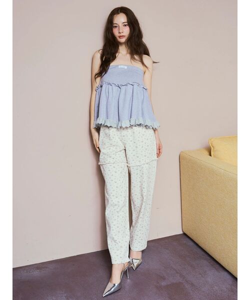 CALNAMUR(カルナムール)の「ツイルフラワーロングパンツ(デニムパンツ・レディース・ブルー/ピンク・SMALL/MEDIUM)」の5枚目の写真