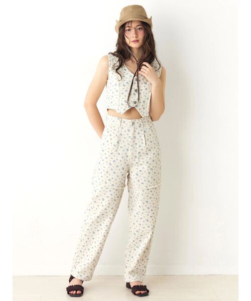 CALNAMUR(カルナムール)の「ツイルフラワーロングパンツ(デニムパンツ・レディース・ブルー/ピンク・SMALL/MEDIUM)」の10枚目の写真