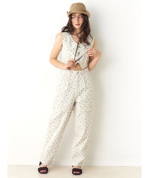 CALNAMUR(カルナムール)の「ツイルフラワーロングパンツ(デニムパンツ・レディース・ブルー/ピンク・SMALL/MEDIUM)」の11枚目の写真