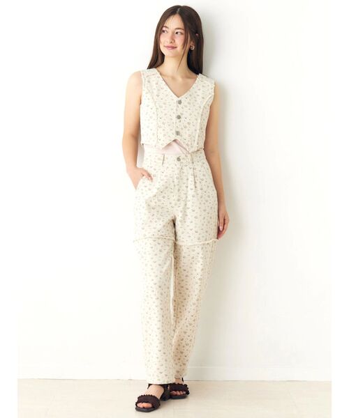 CALNAMUR(カルナムール)の「ツイルフラワーロングパンツ(デニムパンツ・レディース・ブルー/ピンク・SMALL/MEDIUM)」の13枚目の写真