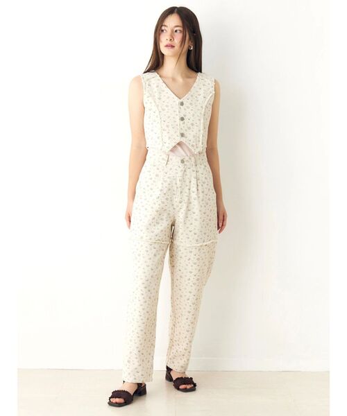 CALNAMUR(カルナムール)の「ツイルフラワーロングパンツ(デニムパンツ・レディース・ブルー/ピンク・SMALL/MEDIUM)」の15枚目の写真