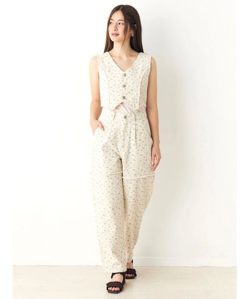 CALNAMUR(カルナムール)の「ツイルフラワーロングパンツ(デニムパンツ・レディース・ブルー/ピンク・SMALL/MEDIUM)」の16枚目の写真