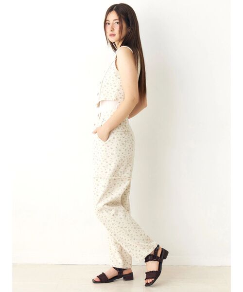 CALNAMUR(カルナムール)の「ツイルフラワーロングパンツ(デニムパンツ・レディース・ブルー/ピンク・SMALL/MEDIUM)」の17枚目の写真