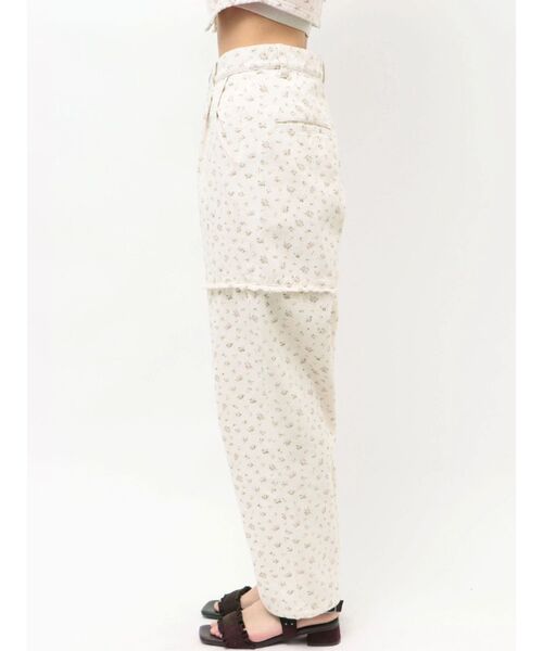CALNAMUR(カルナムール)の「ツイルフラワーロングパンツ(デニムパンツ・レディース・ブルー/ピンク・SMALL/MEDIUM)」の19枚目の写真