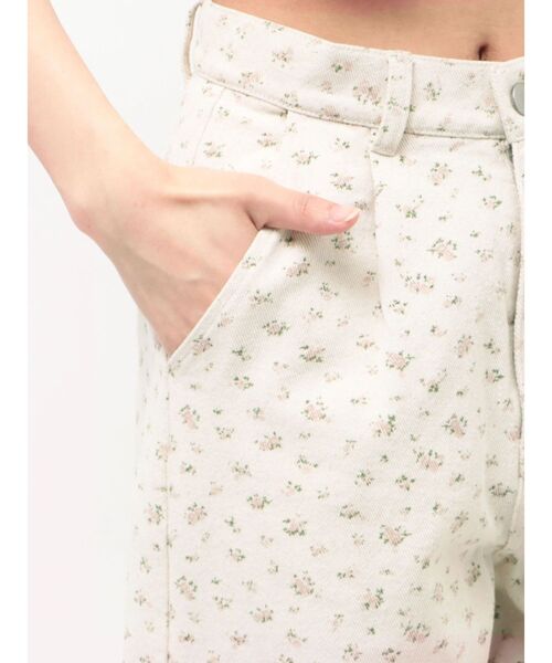 CALNAMUR(カルナムール)の「ツイルフラワーロングパンツ(デニムパンツ・レディース・ブルー/ピンク・SMALL/MEDIUM)」の22枚目の写真