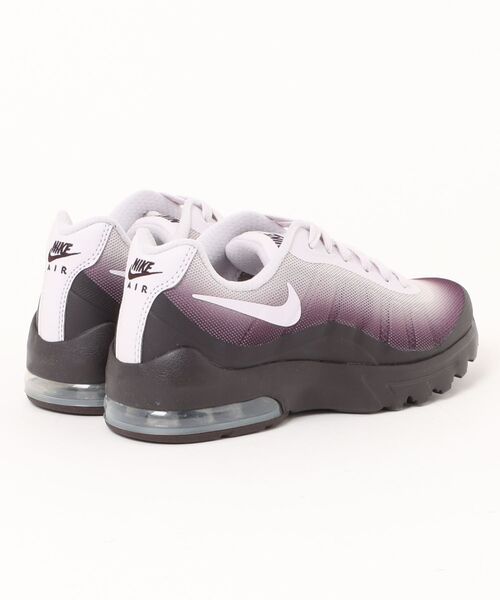 NIKE(ナイキ)の「NIKE ナイキ WMNS AIR MAX INVIGOR レディーススニーカー(ウィメンズエアマックスインビガー) 749866-500 ベニス/ライトバイオレットオレ(スニーカー・レディース・パープル・22.5cm/23.0cm/23.5cm/24.0cm/24.5cm/25.0cm)」の2枚目の写真